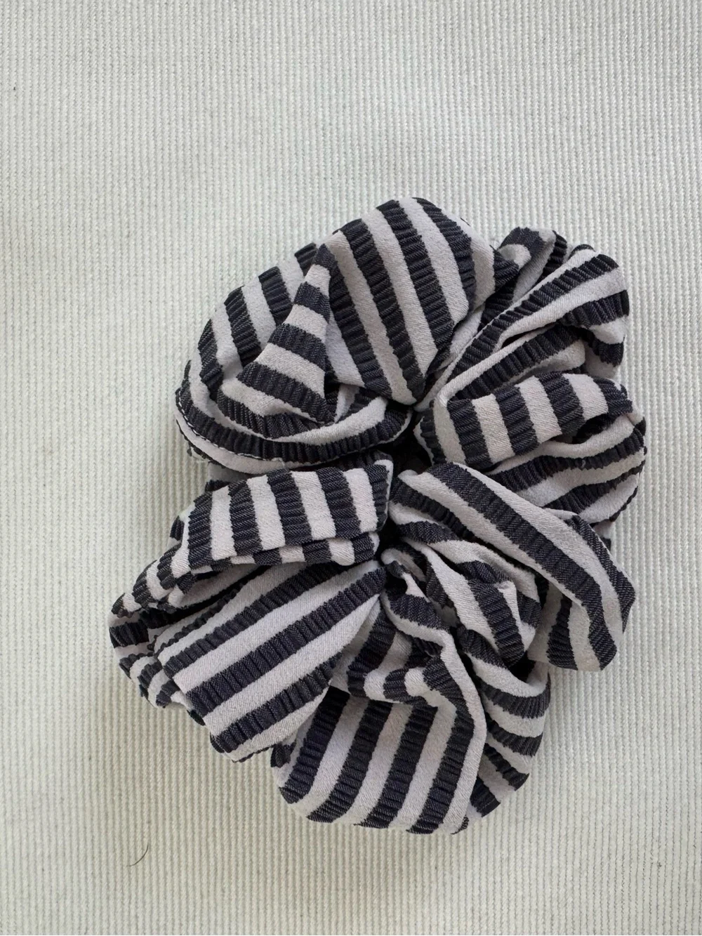 Solid & Striped The Seersucker Scrunchie